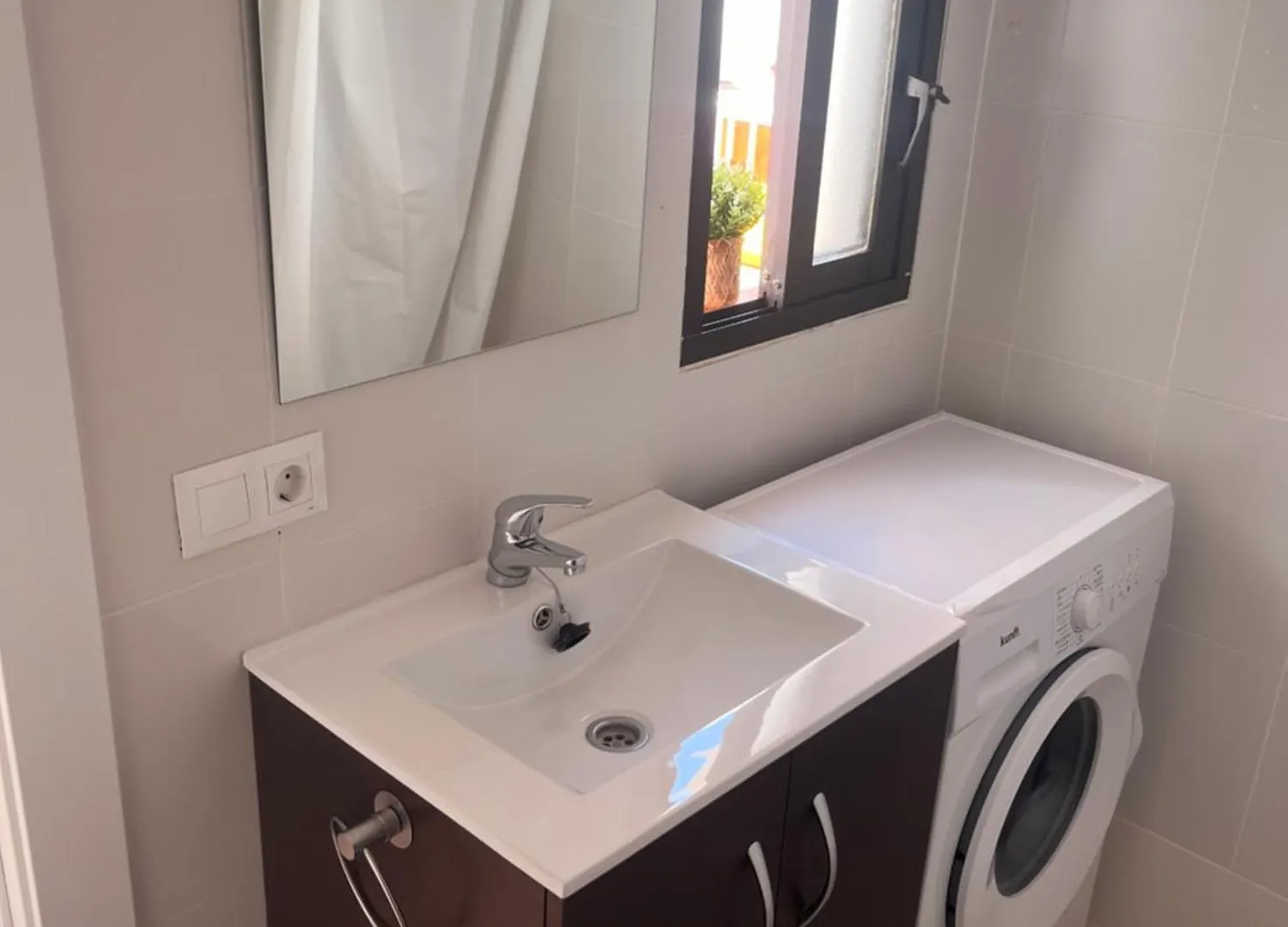 Apartamento Lidia Planta 2, La Carihuela 1ª Linea Playa, Vistas Mar, Buhardilla 1 Dormitorio, 40 M2, 1-3 Huesped, Terraza, Wifi Torremolinos Spain