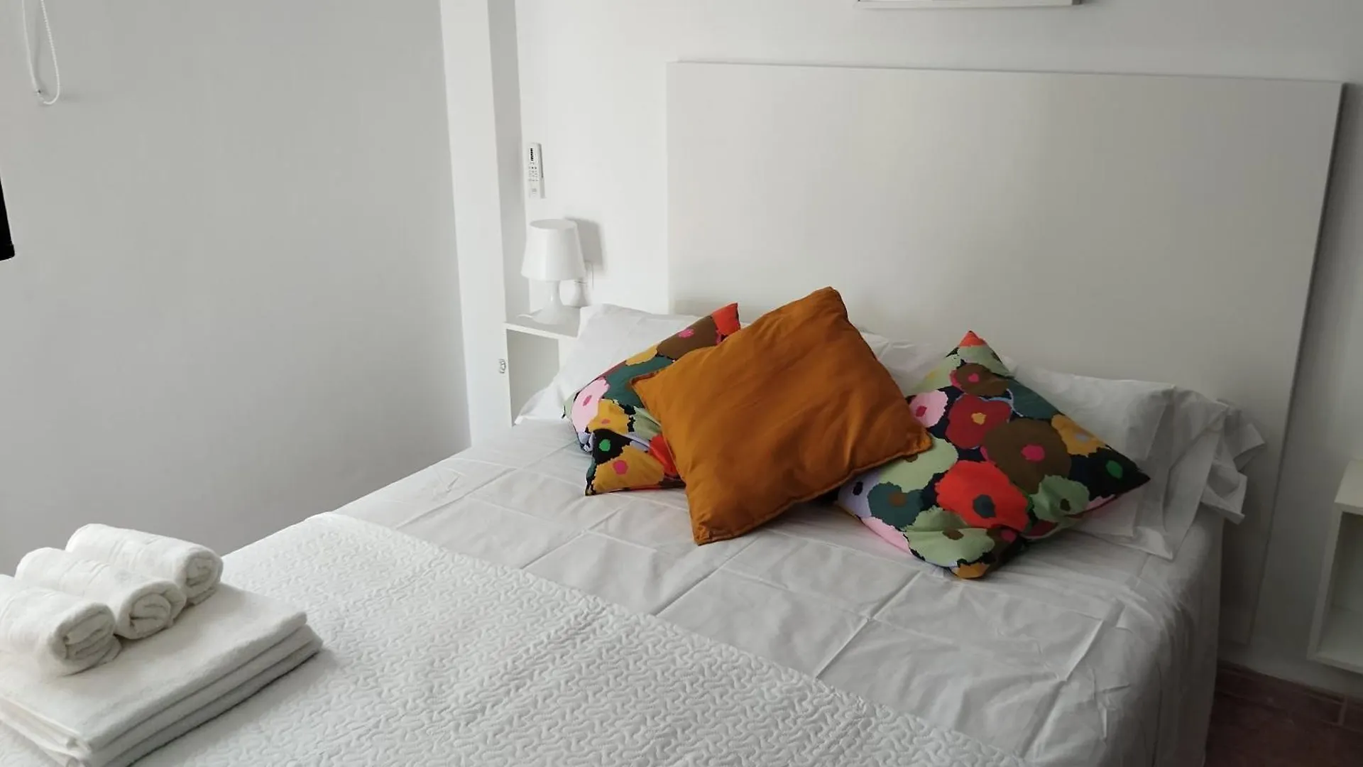 Apartamento Lidia Planta 2, La Carihuela 1ª Linea Playa, Vistas Mar, Buhardilla 1 Dormitorio, 40 M2, 1-3 Huesped, Terraza, Wifi Torremolinos Spain