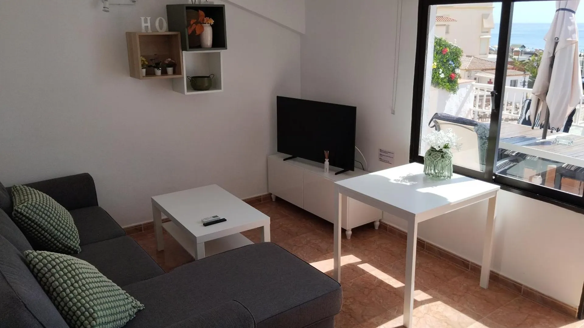 Apartment Apartamento Lidia Planta 2, La Carihuela 1ª Linea Playa, Vistas Mar, Buhardilla 1 Dormitorio, 40 M2, 1-3 Huesped, Terraza, Wifi Torremolinos